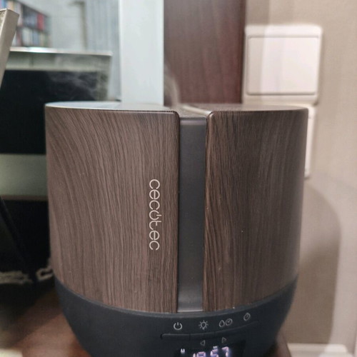 Cecotec PureAroma 550 500ml room diffuser like new with Bluetooth and LED