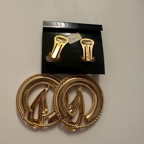 Dangling earrings like new, gold-colored