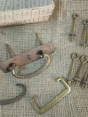 Drawer pulls and screw eyes set like new, brass effect, vintage