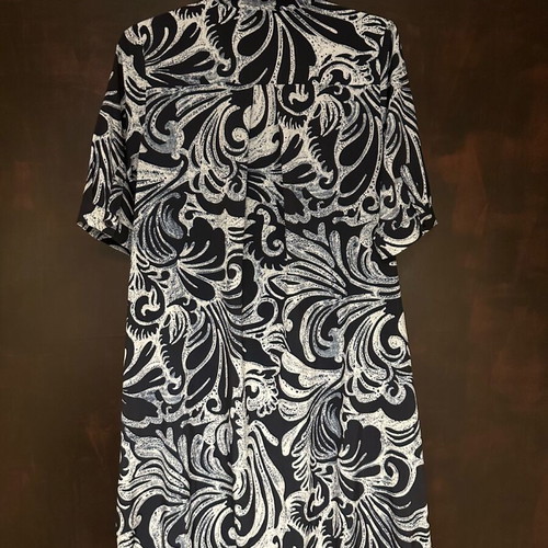 Chico’s shirt with black and white abstract print like new, size 2XL