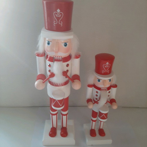 Wooden vintage nutcrackers like new, set of 2