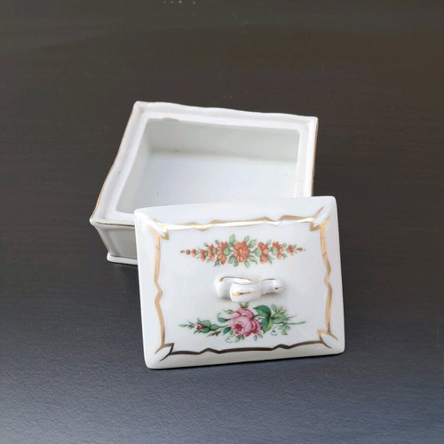 Porcelain jewelry box like new, excellent condition