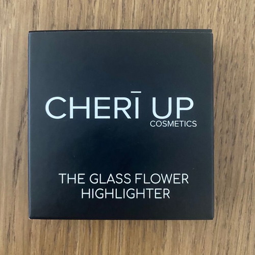 Highlighter Cheri Up The Glass Flower like new