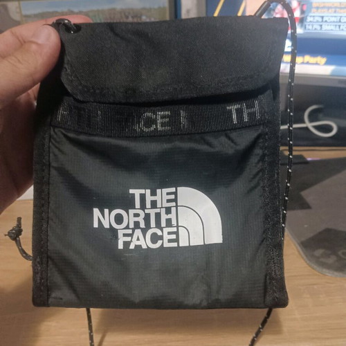 The North Face medium bag like new, black and white