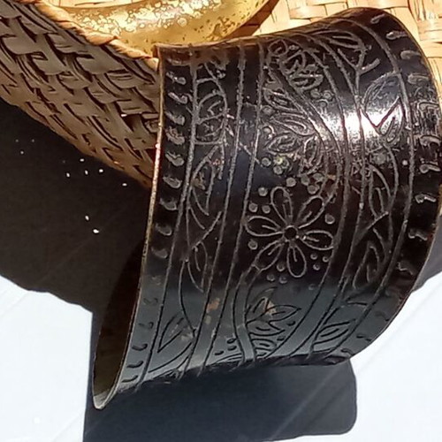 Accessorize metal bracelet with engraved patterns new, black