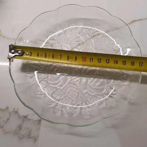 Glass plates with embossed design, like new, pack of 6