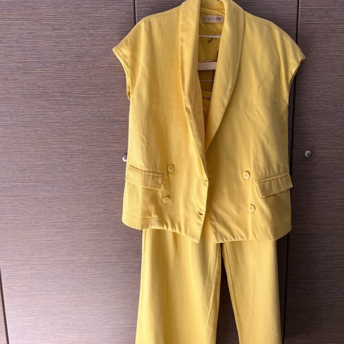BSB women's cotton suit like new, yellow