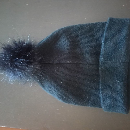 Women's hats used, set of 2
