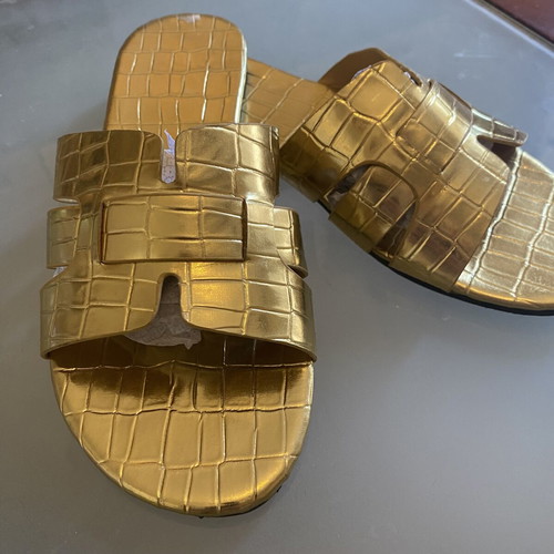 Gold Sandals like new, unique design, size 39
