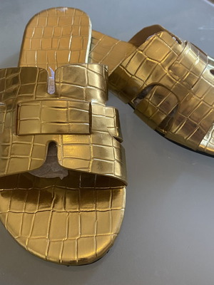 Gold Sandals like new, unique design, size 39