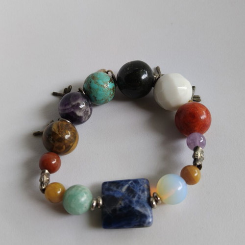 Multicolor bracelet like new with semi-precious stones and metal details