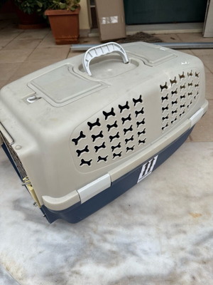 Pet carrier like new for small dogs