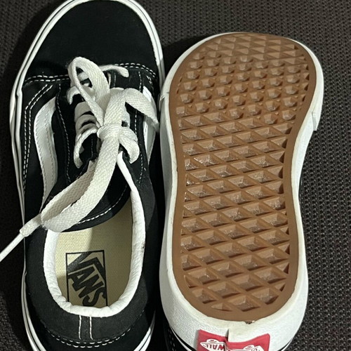 Vans Old Skool kids shoes size 34 black and white like new
