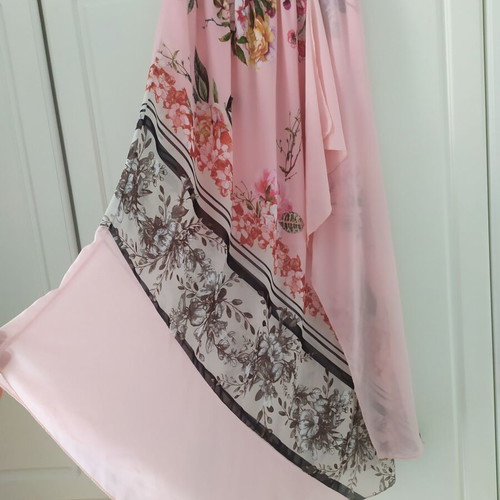 Long skirt used with floral pattern and elastic waistband