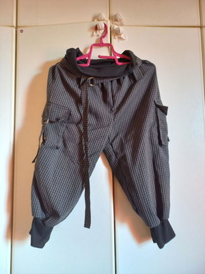 Black and gray bermuda like new with elastic waist and belt