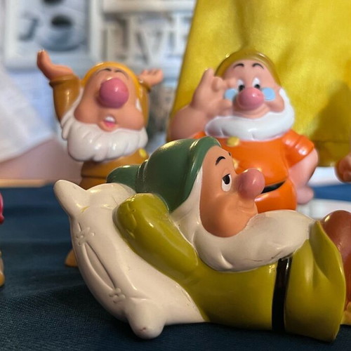 Snow White and the 7 Dwarfs set used, Disney Mattel