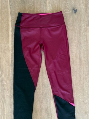 Victoria’s Secret Sport Capri Leggings size XS like new