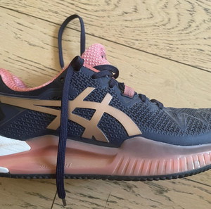ASICS  γυναικεία Νο 39 για τέννις (για όλα τα δάπεδα)