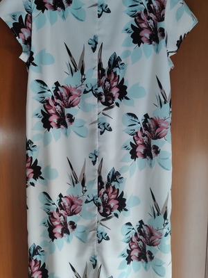 Floral dress size 40 like new
