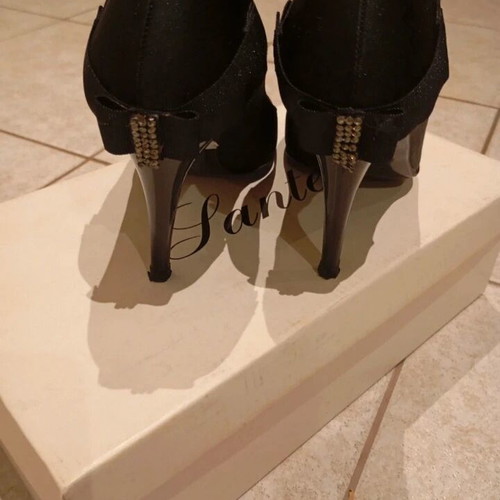 Sante black pumps like new, size 37