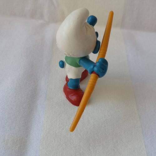 Smurf athlete with javelin Peyo used