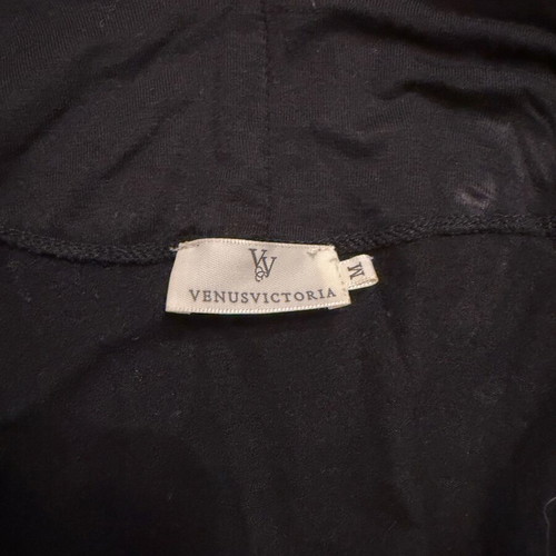 Venus Victoria night robe size M like new, black