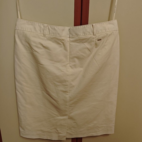 Tommy Hilfiger skirt above knee, straight cut, like new, medium, white