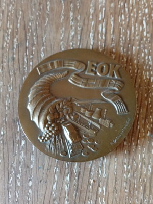 Bronze EOK medal like new