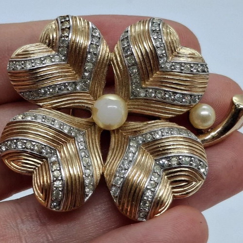 Vintage Trifari Flower Brooch μεταχειρισμένη