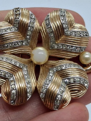 Vintage Trifari Flower Brooch μεταχειρισμένη