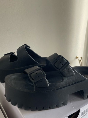 Flatform slippers size 38 black, like new
