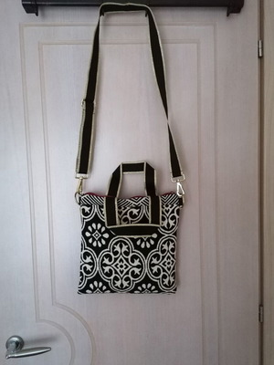 Artebene Majoie crossbody bag new, woven black and white