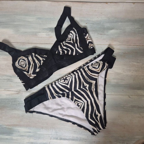 Bluepoint bikini like new, white-black size 3 (EU 40)
