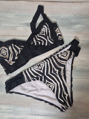 Bluepoint bikini like new, white-black size 3 (EU 40)