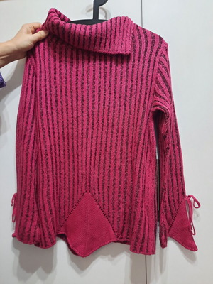 Knitted women's sweater pink like new size L