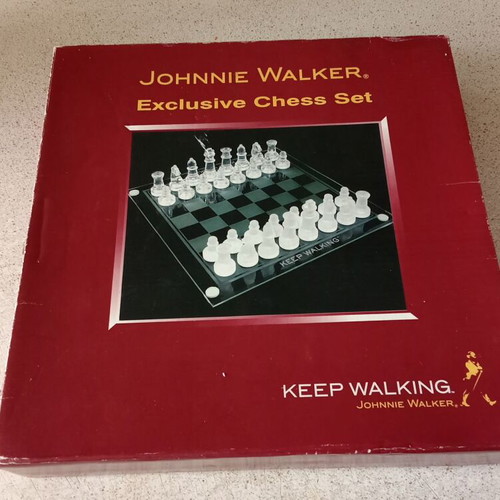 Johnnie Walker Glass Chess Set used with 32 pieces, matte and clear