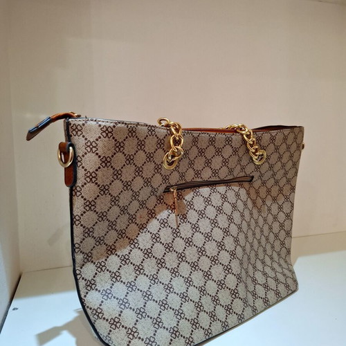 Classic women's shoulder bag with chains used, multicolor
