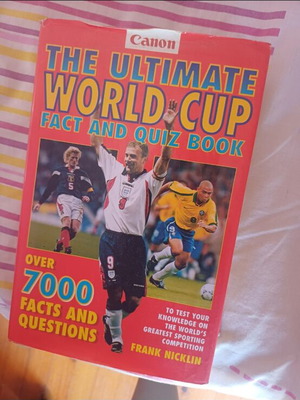 The Ultimate World Cup Fact and Quiz Book καινούργιο, αυθεντικό