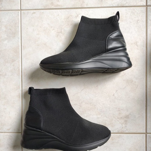 Sock boots size 39 like new, black with low sole