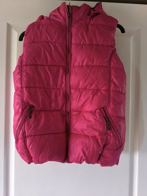 Pink sleeveless jacket like new, size M