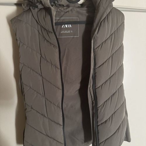 Zara sleeveless jacket like new, khaki-gray color, size M