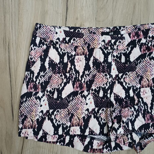 H&M cotton shorts with snake print like new, size S