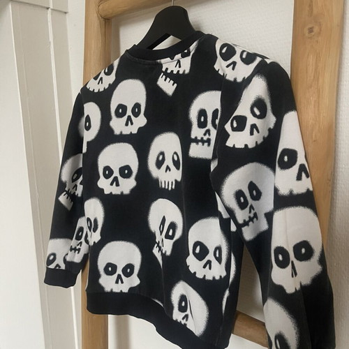 H&M boy sweater size 122/128 black and white