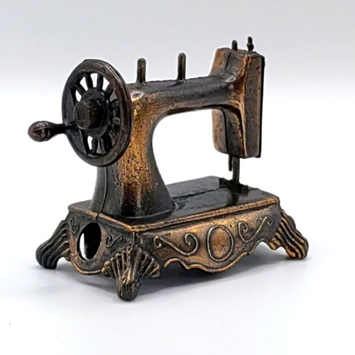 Vintage Diecast Sewing Machine Pencil Sharpener new in original box