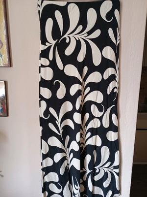 Maxi skirt like new, size S, black and white