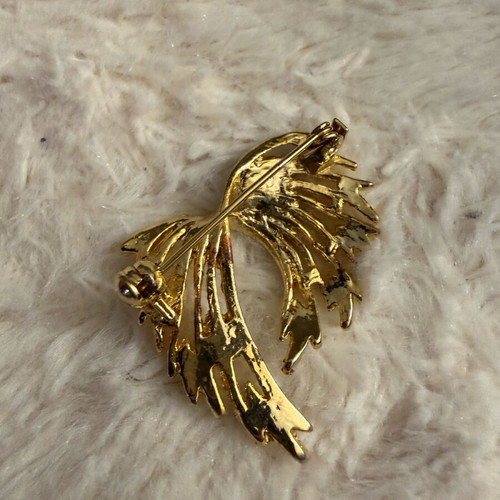 Quo Vadis stainless steel jewelry set in gold tone like new