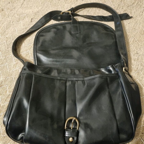 Women's leather shoulder bag in very good condition