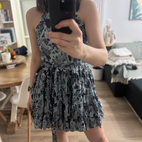 Short sleeveless dress with silver thread, like new, size M