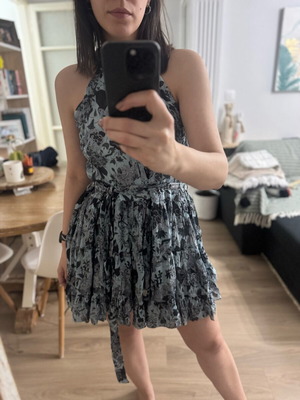 Short sleeveless dress with silver thread, like new, size M