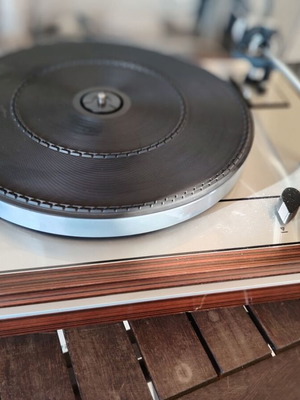 Thorens TD 165 Turntable like new with Shure cartridge and rosewood plinth